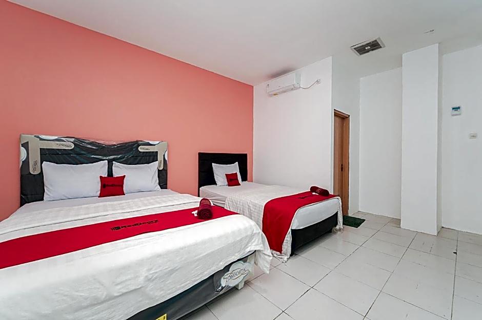 OYO 779 Mn One Residence Syariah Near ITC Cempaka Mas Near Kalbe Farma