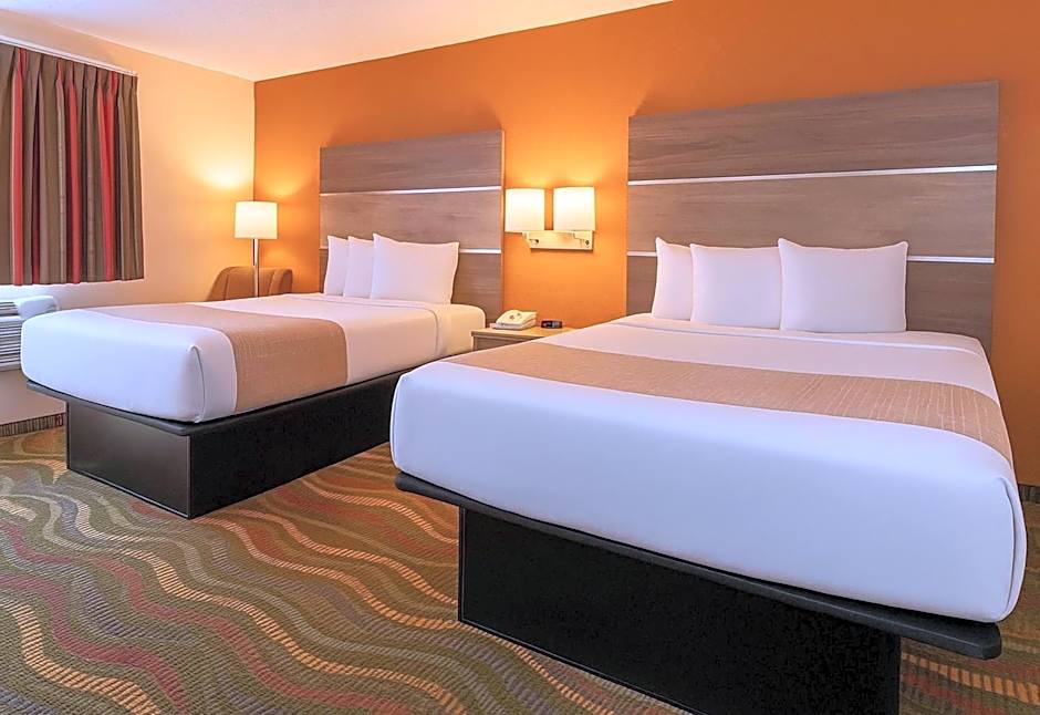 Travelodge by Wyndham Muskegon