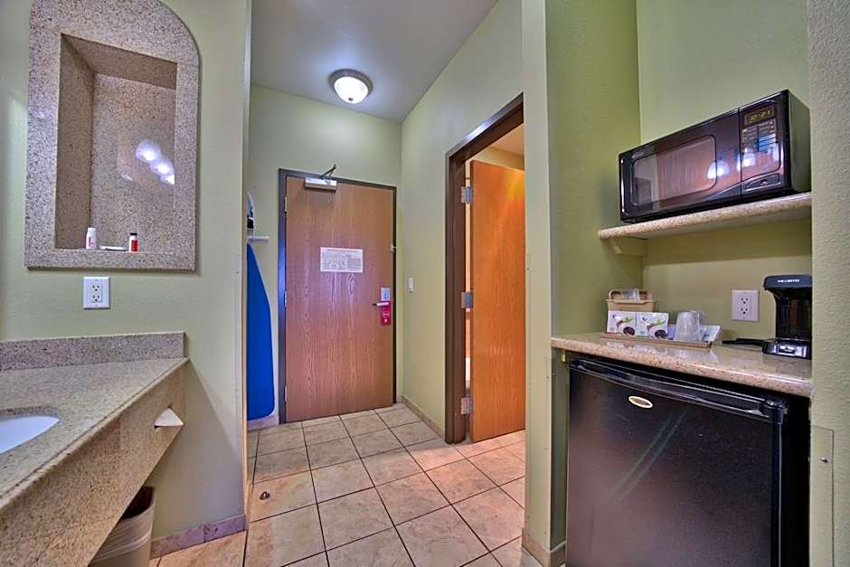 Comfort Inn & Suites