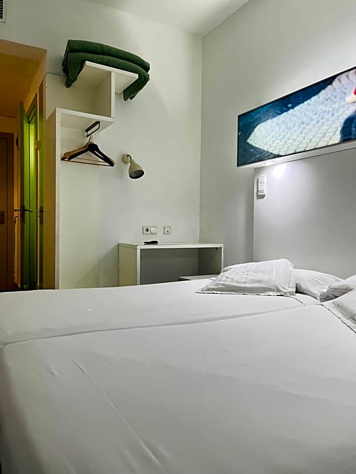 hostalravalrooms