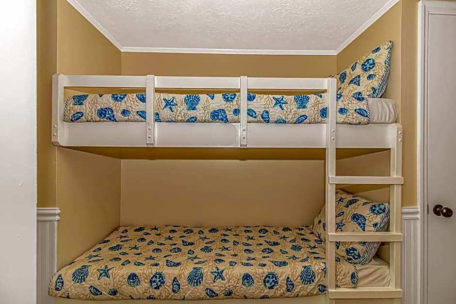 Exceptional Ocean-Pier-Pool Front 1 BR Condo