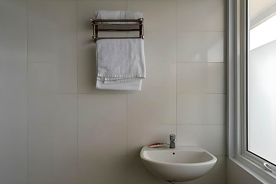 RedDoorz Plus @ Vantas Hotel Parbaba