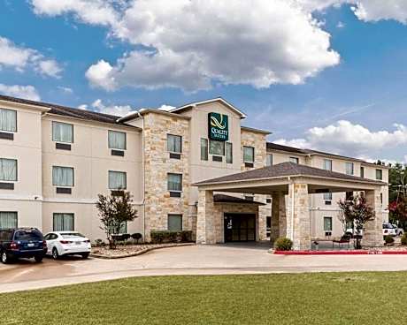 Quality Suites Huntsville Near University