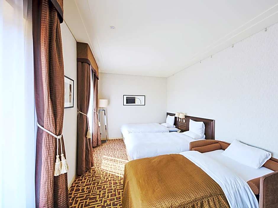 Okura Chiba Hotel