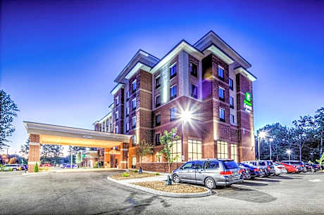 Holiday Inn Express & Suites Cleveland/Westlake By IHG