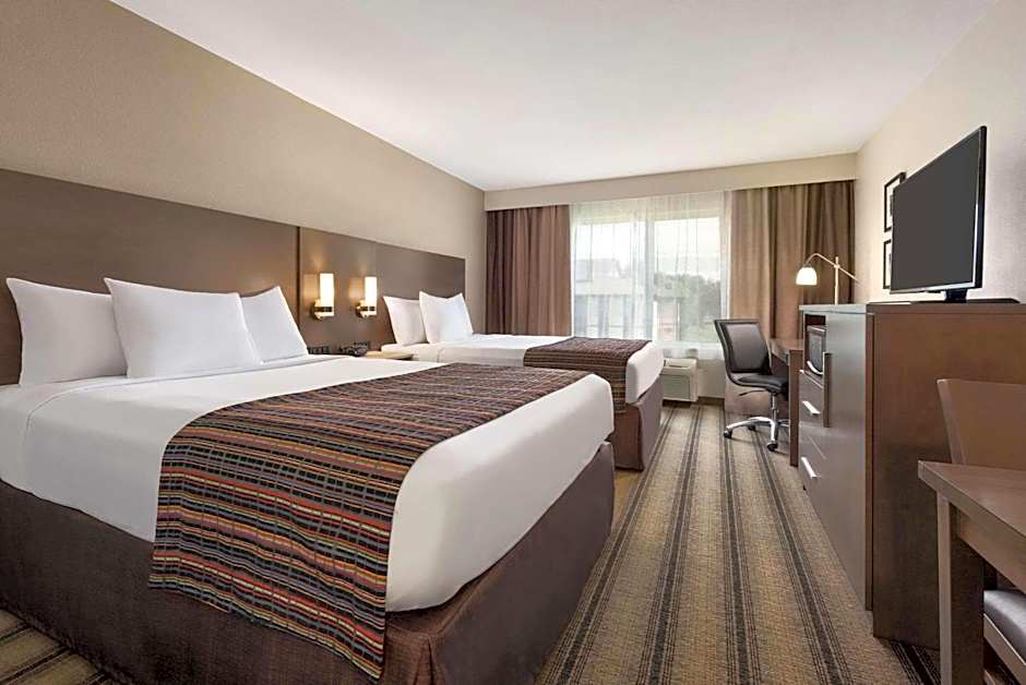 Country Inn & Suites by Radisson, St. Cloud West, MN