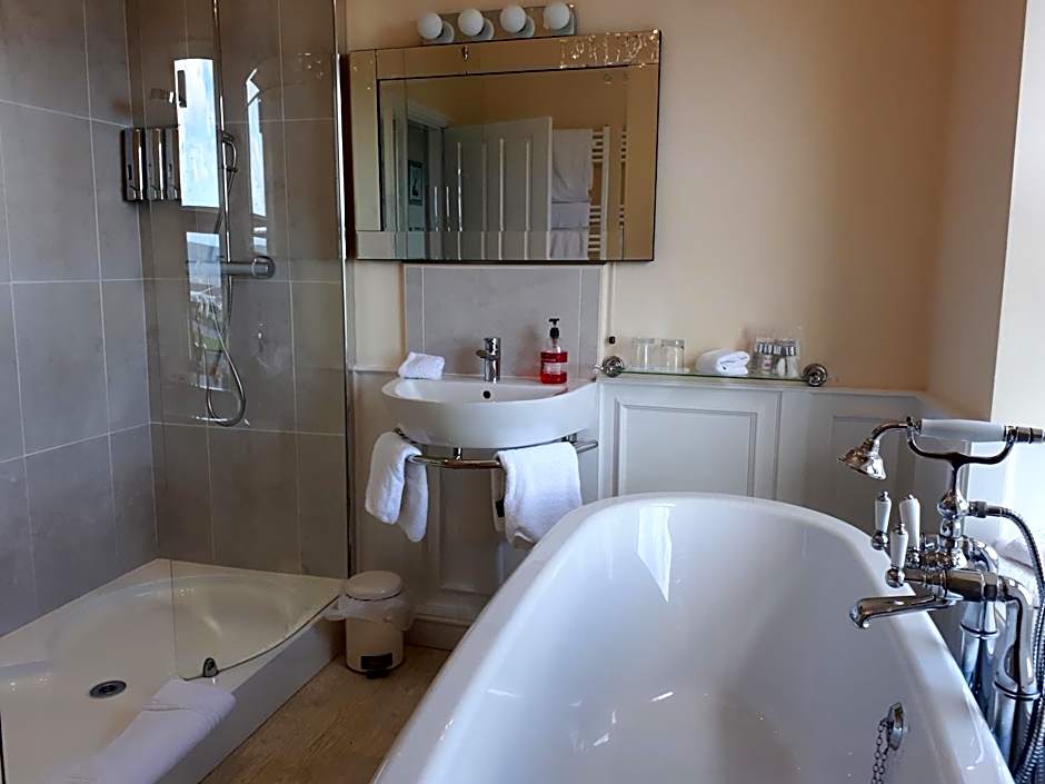 Min y Don Guest House