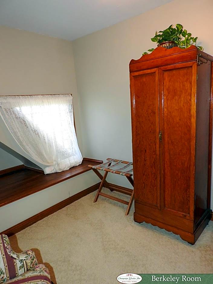 Champaign Garden Inn