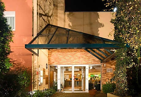 B&B HOTEL Grenoble Universite 2