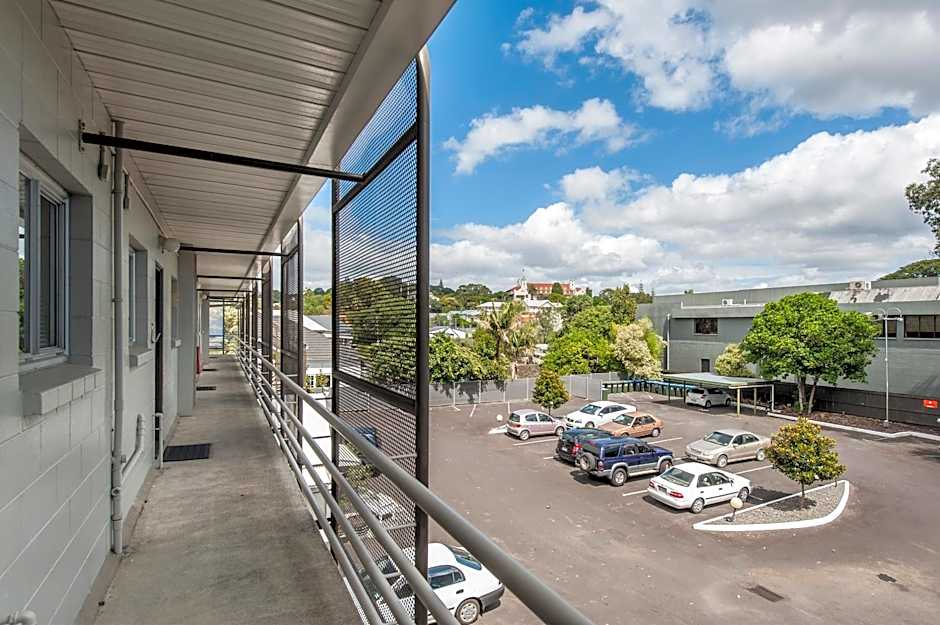 City Towers Apartments