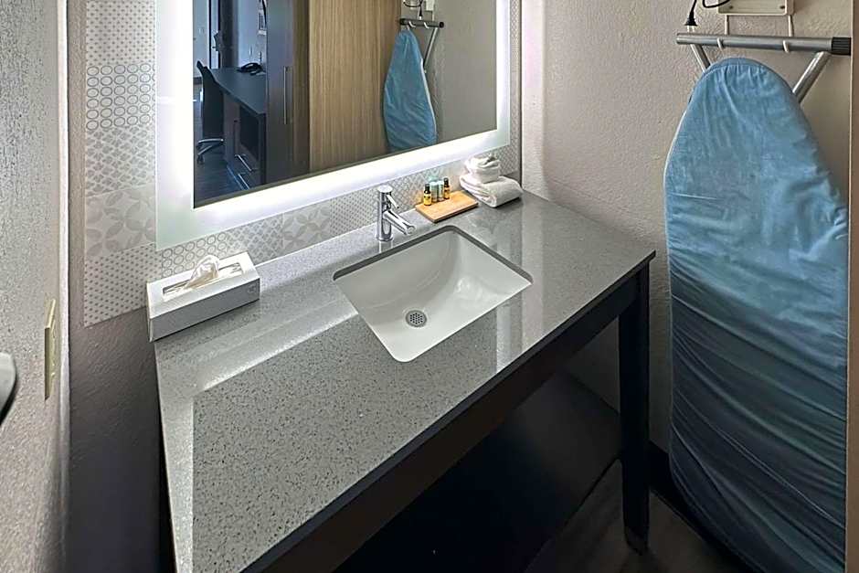 Country Inn & Suites by Radisson, Monterey Beachfront-Marina, CA