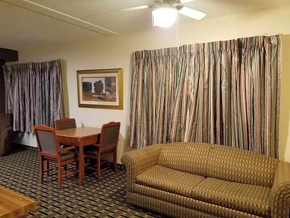Americas Best Value Inn and Suites St. Cloud