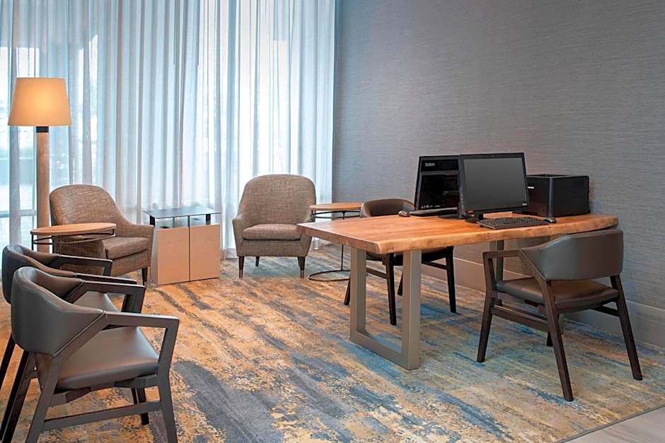 Delta Hotels by Marriott Seattle Everett