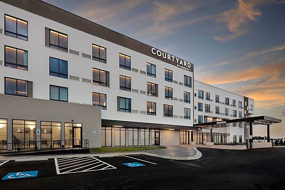 Courtyard by Marriott Conway