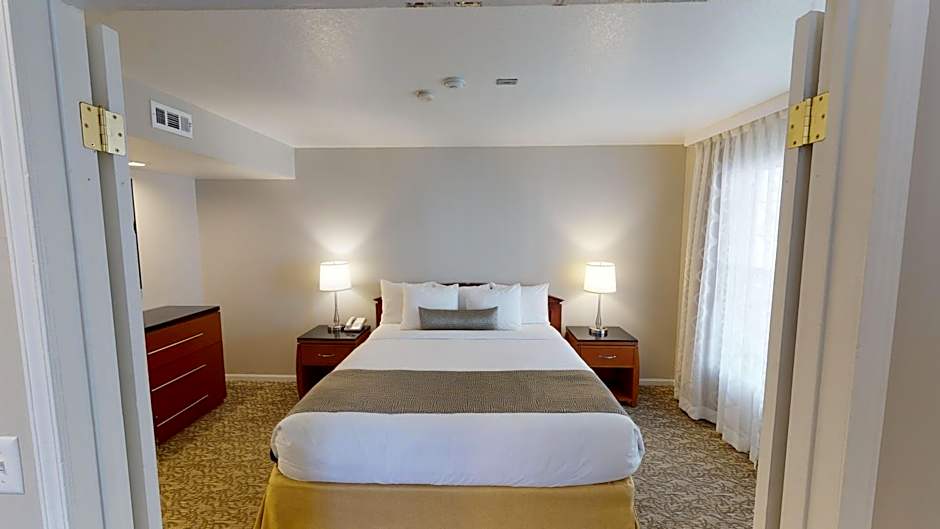 Chase Suites Hotel In Newark