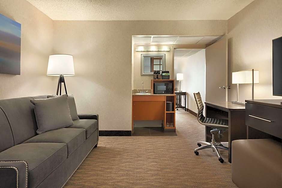 Embassy Suites By Hilton Hotel Oklahoma City-Will Rogers Airport