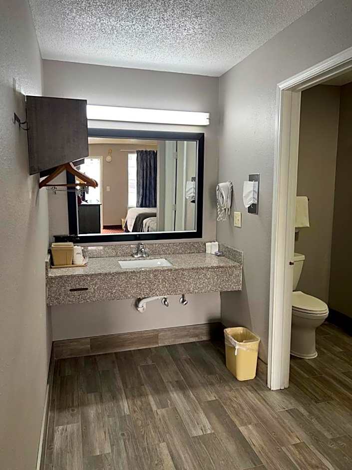 Key West Inn - Tuscumbia