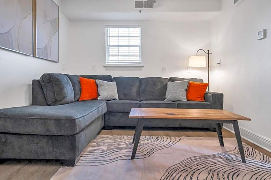 Mid-city Muse W Pool -spacious 5br Minutes To Fq