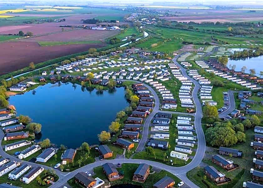 The Luxury break Sleeps 6 at 44 Kingfisher Court South facing