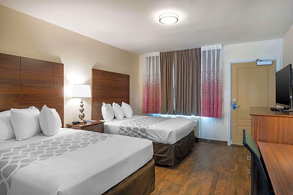 Downtown Hollywood Gardens Inn & Suites
