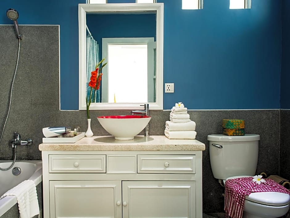 Frangipani Royal Palace Hotel