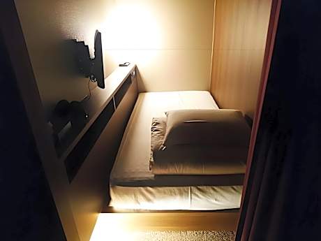 Basic Single Room, Men only