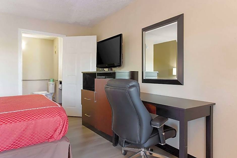 Clarion Pointe Independence - Kansas City