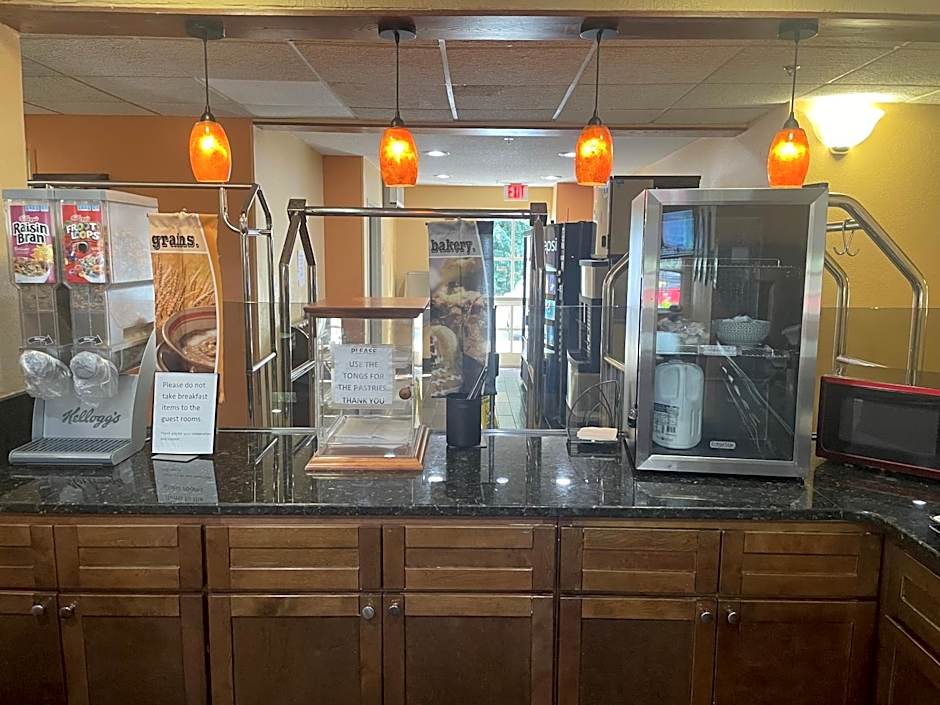 Microtel Inn & Suites by Wyndham Newport News Airport