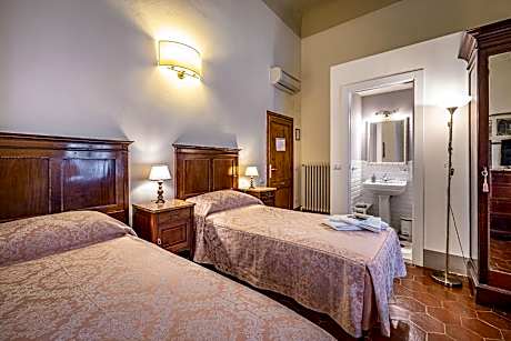 Twin Room with Private Bathroom