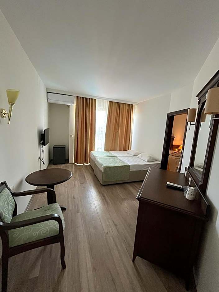 Side Palm D'or Hotel