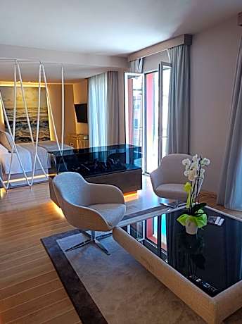 One-Bedroom Suite with Terrace and City View