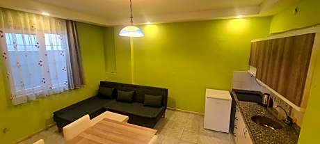Apartment - Basement (4 Adults)