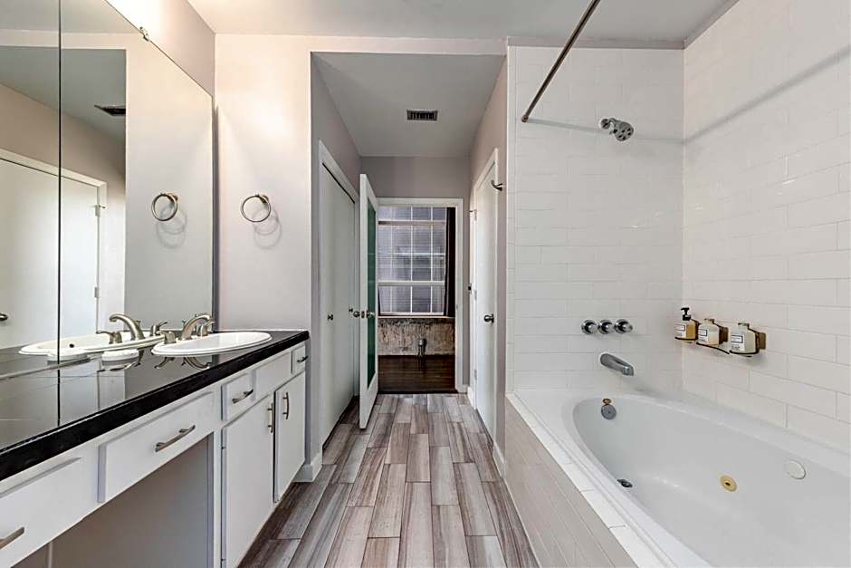 Reside Houston Downtown, a Wyndham Residence