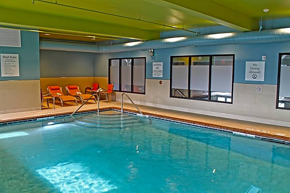 Holiday Inn Express & Suites St. Louise South I-55 By IHG