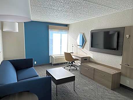 King Suite with Communications and Mobility Accessible Roll-In Shower