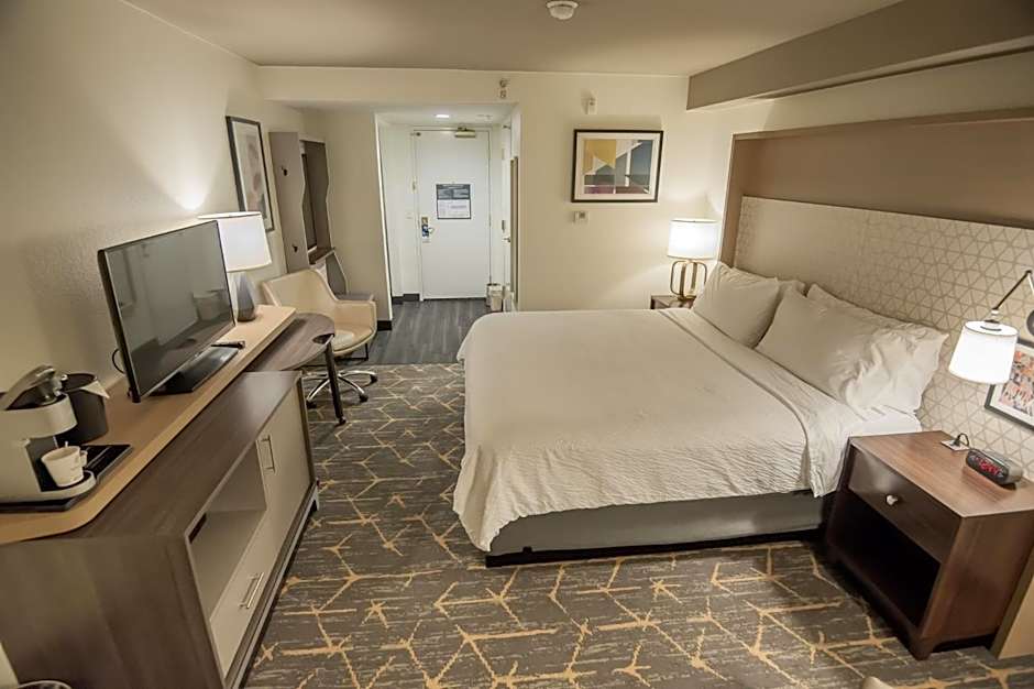 Holiday Inn & Suites Oakland - Airport by IHG