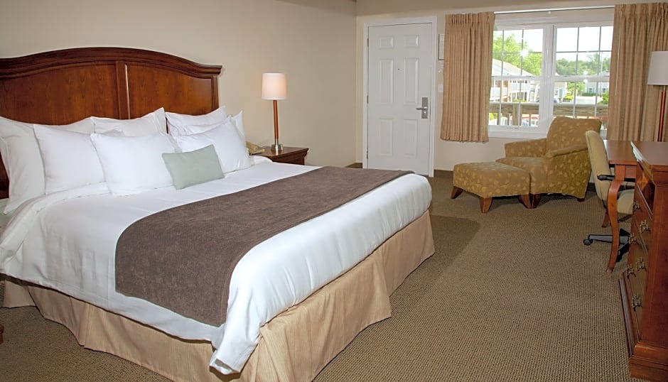 Holiday Hill Inn & Suites