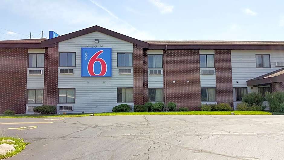 Motel 6-Saukville, WI