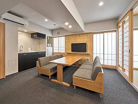 Superior One-Bedroom Japanese Apartment For 6