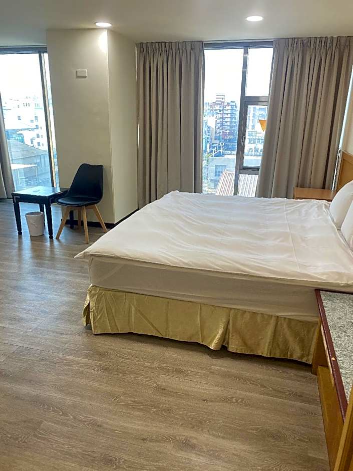 Enjoy Square Hotel