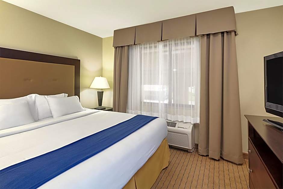 Holiday Inn Express & Suites Verona By IHG