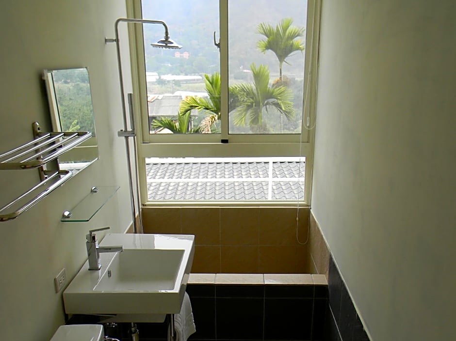 Young Chi Ku Hot Spring B&B