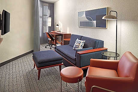 Corner Junior Suite, 1 Bedroom Suite, 1 King, Sofa bed