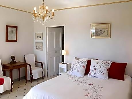 suite-supérieure-sdb privée avec douche-terrasse-suite pamparigouste rdc