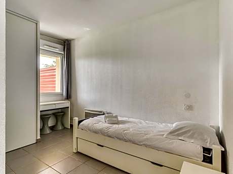 Studio Cabine - 4 Adults with Air-Conditioning