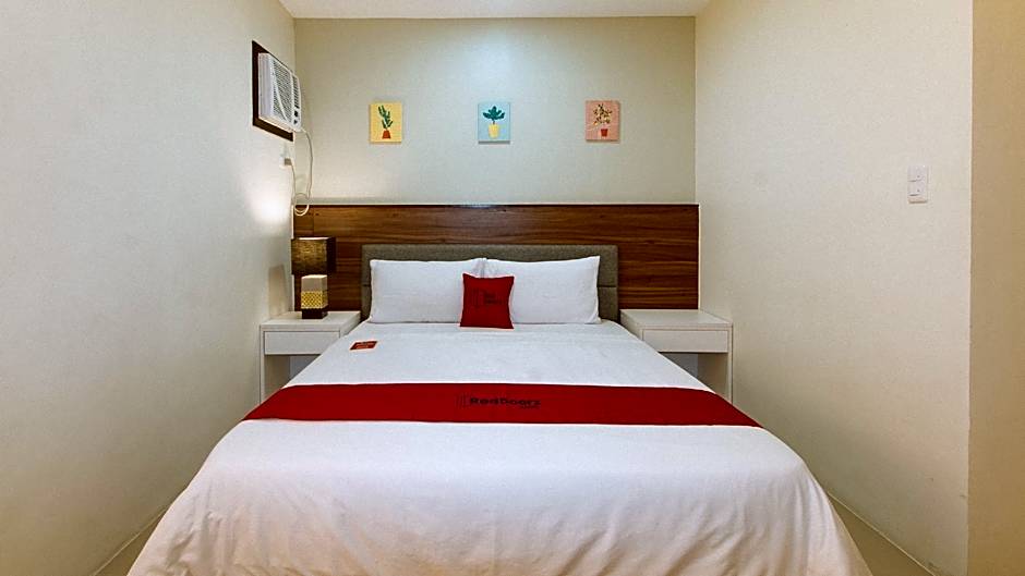 RedDoorz @ Leoncia Apartelle Mandaue City