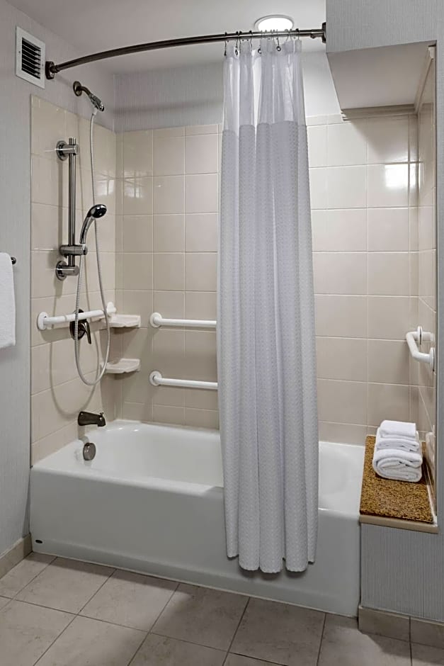 Courtyard by Marriott Portland Airport
