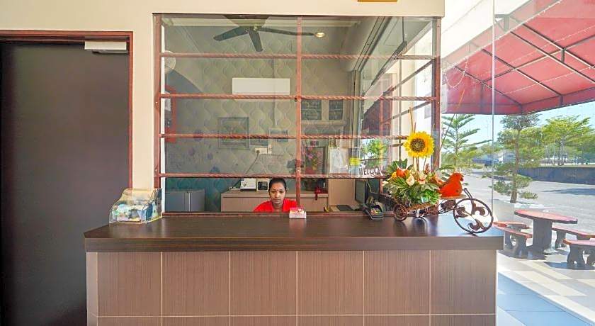 CMN Hotel & Homestay