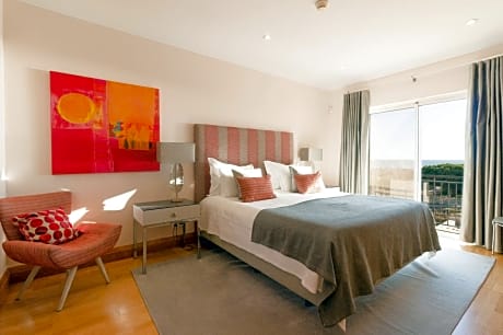 One-Bedroom Apartment with Sea View