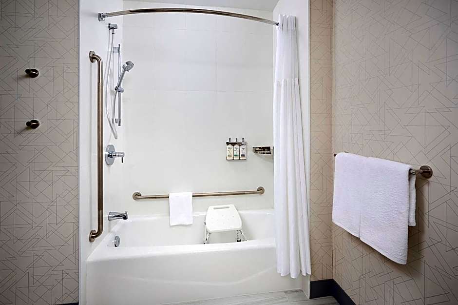 Holiday Inn Express Hamilton Upper James By IHG